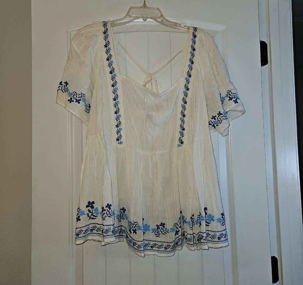 Old Navy Embroidered White and Blue Women's Top